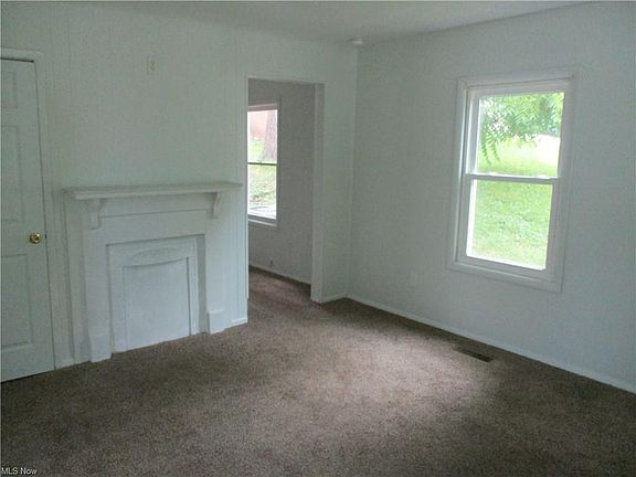 2nd image of 213 Vine St