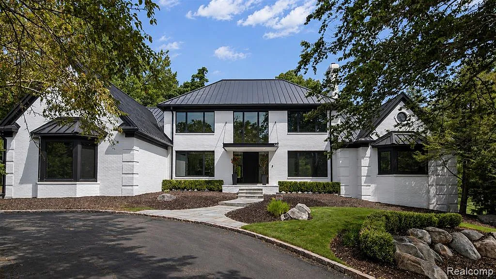 5 bed, 7.0 bath, 9744 sqft, $25,000 — Photo 2