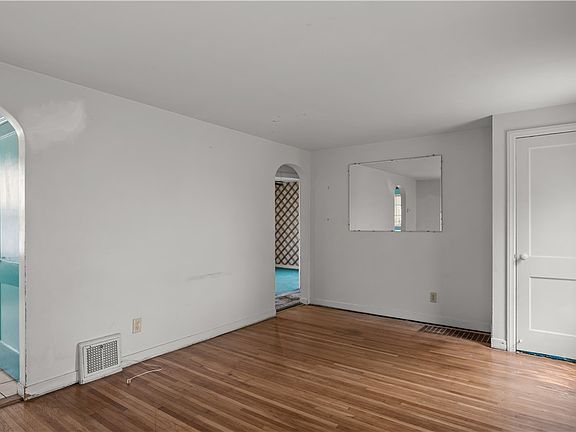 5th image of 358 Taunton Pl