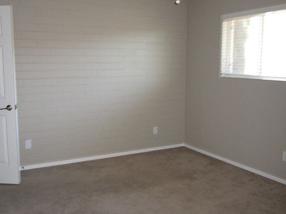 5th image of 923 N Desert Ave