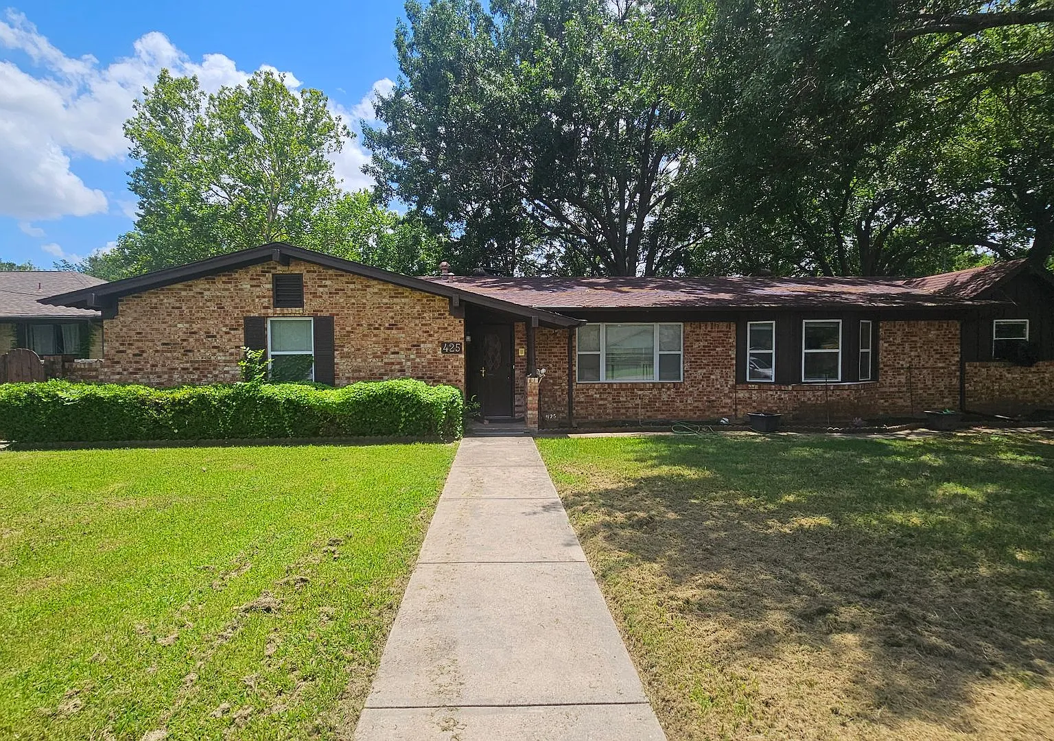 425 Mimosa Dr — Photo 1