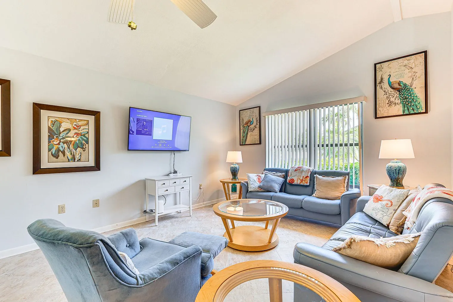 2 bed, 2.0 bath, 1367 sqft, $2,328 — Photo 2