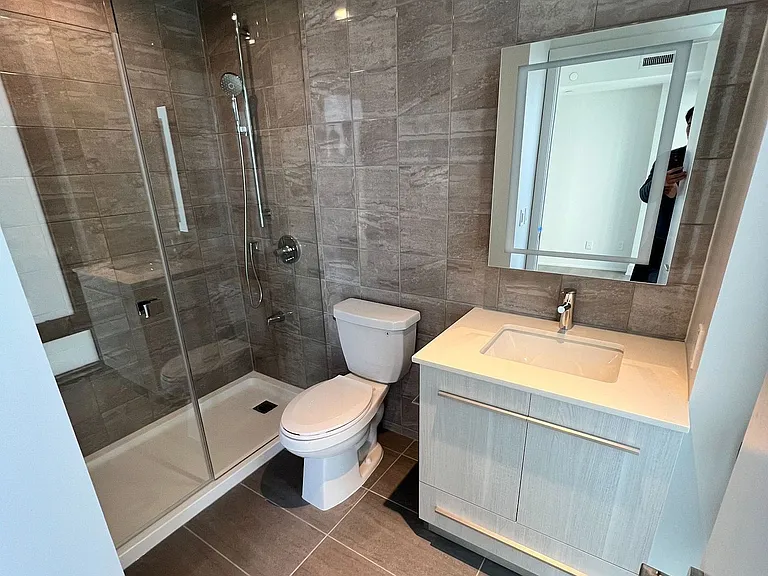 8 Cumberland St #1808 — Photo 16