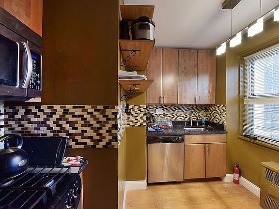 3rd image of 380 Cozine Ave APT 1F