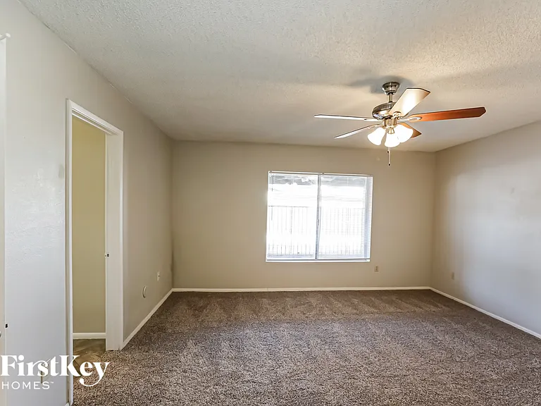 4656 W Townley Ave — Photo 8