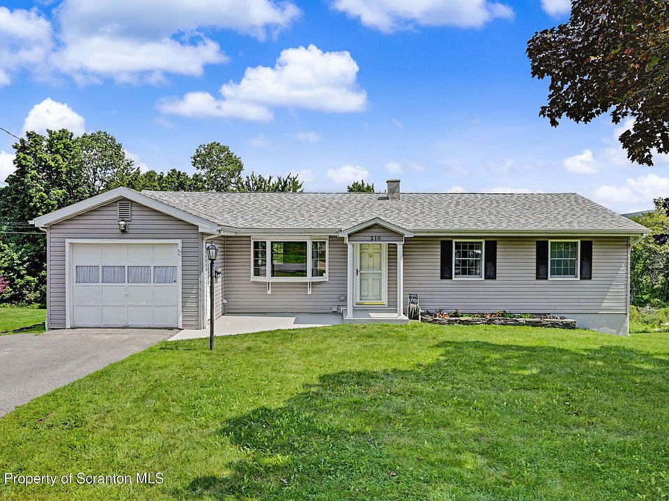 1st image of 210 Tulip Cir