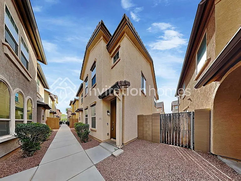 3365 E Constitution Dr — Photo 1