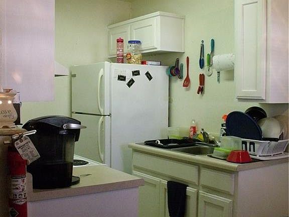 2nd image of 305 SE F St APT B