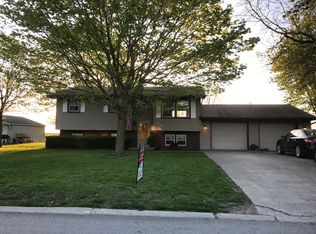 129 Hilton Dr, Lexington, IL 61753