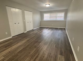 352 College Ave #1B, Valparaiso, IN 46383