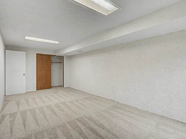 440 W Rockrimmon Blvd #C — Photo 11