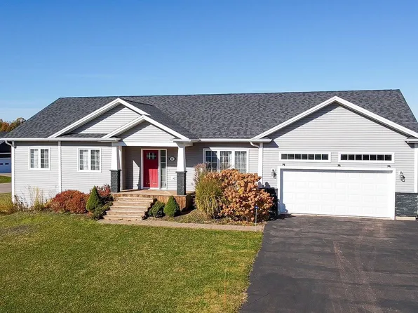 30 Chancellor St, Charlottetown, PE C1E 0E9
