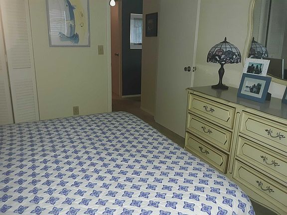 2ND BEDROOM WITH CLOSET AND WINDOW