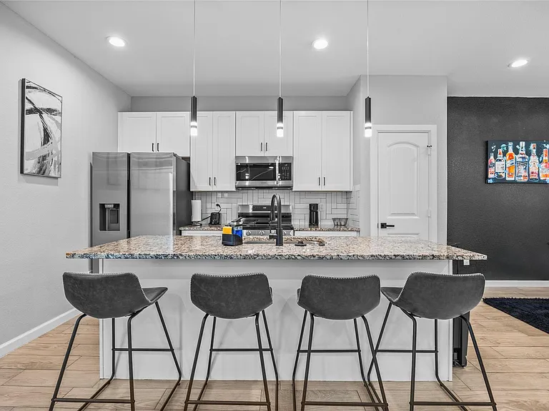 7418 Mount St — Photo 9