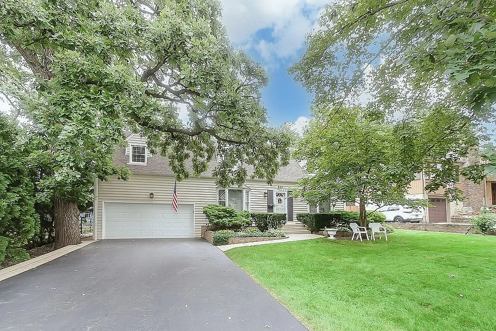 209 Forest Ave photo 1