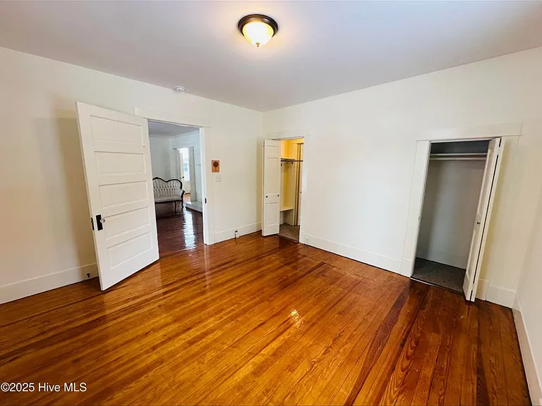 113 E North St — Photo 20