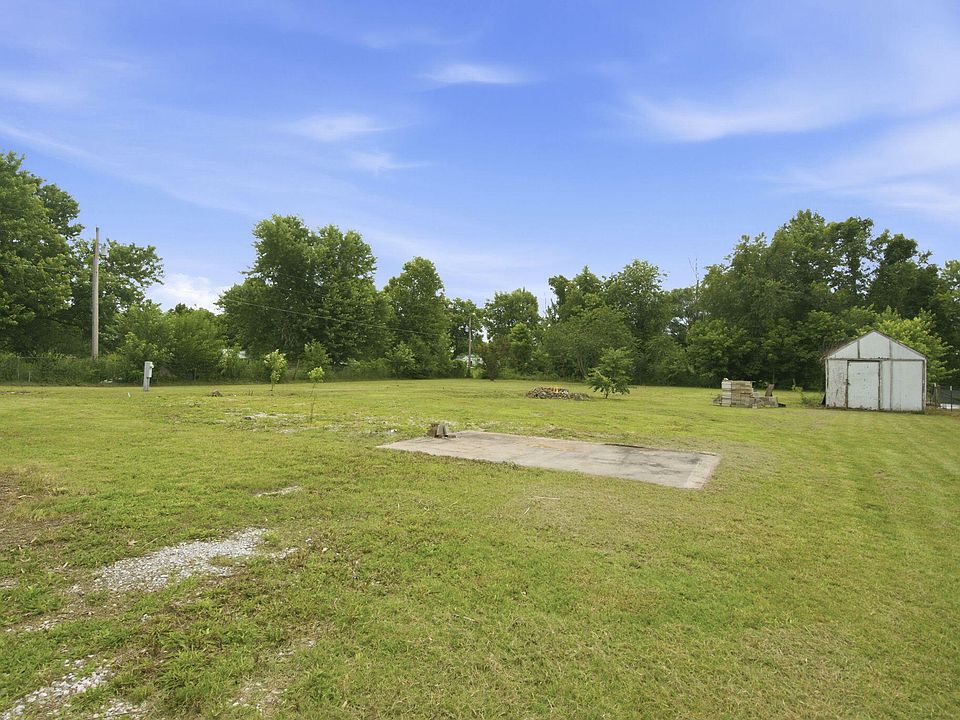 1st image of 224 Pin Oak Lane
