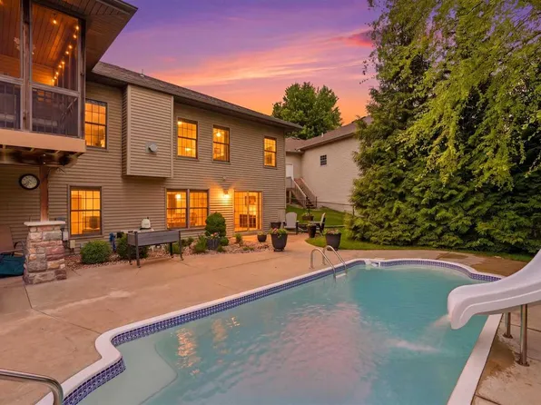 1222 Wild Prairie Dr, Iowa City, IA 52246