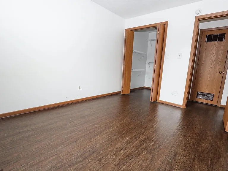 726 Beechurst Ave — Photo 15