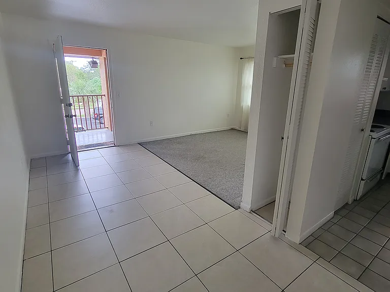 120 SW Jefferson Cir N — Photo 2