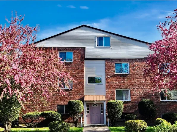 1274 Beacon St #2, Waban, MA 02468