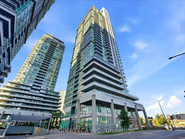 70 Town Centre Ct #203, Toronto, ON M1P 0B2