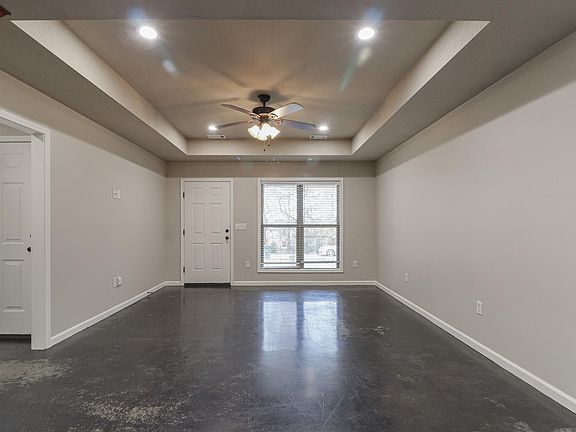 4th image of 322 W School St