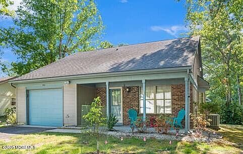 1st image of 553 Petunia Lane N