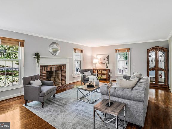 4th image of 5316 Black Oak Dr
