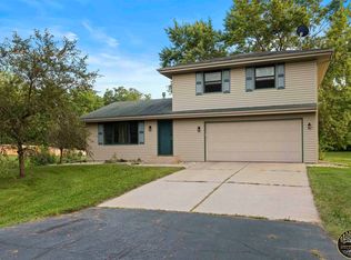 823 Greglynn St, Machesney Park, IL 61115