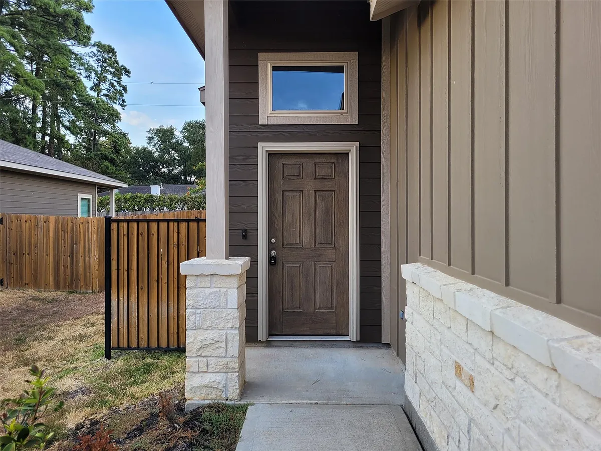 Building Photo - 210 Oakcrest #A
