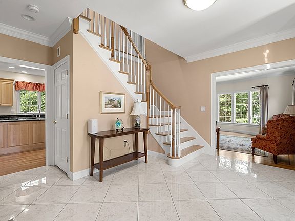 4th image of 11 Sanford Rd
