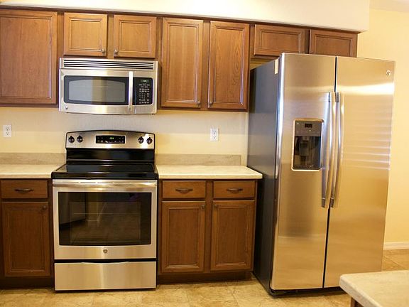 4th image of 809 S 111th Dr