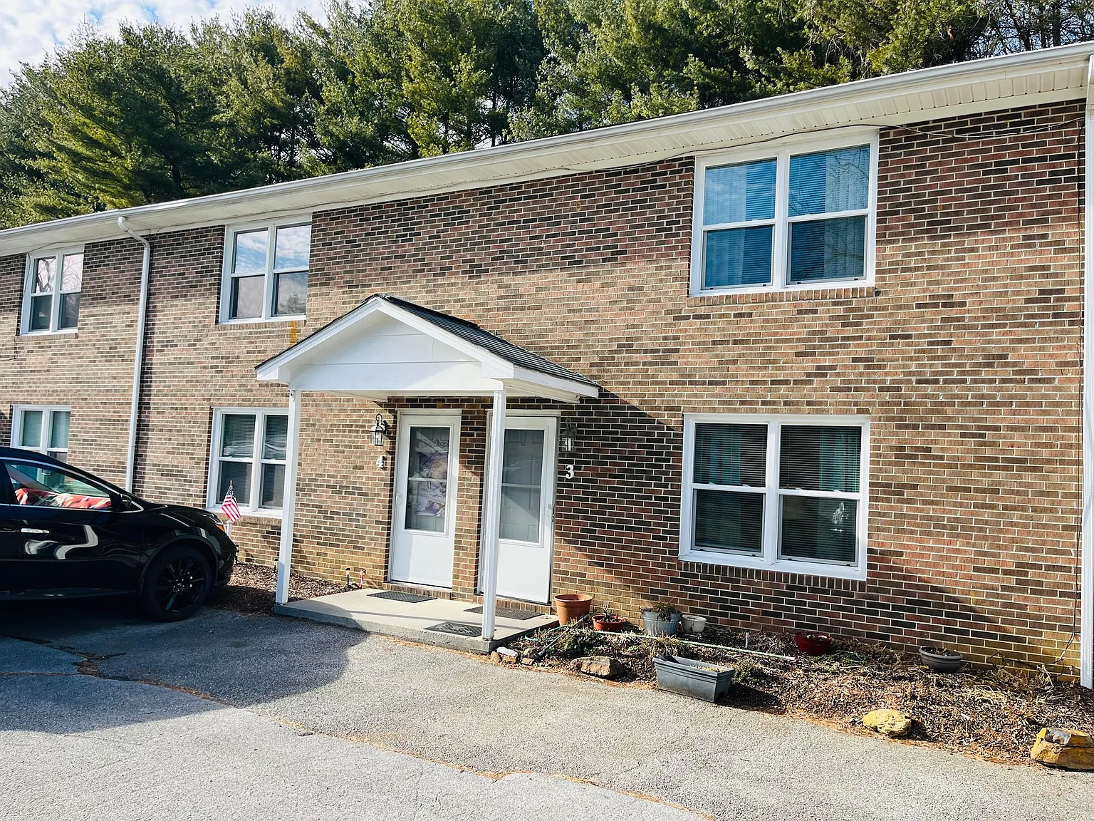 2 Bedroom, 1 Bath Townhouse — Photo 2
