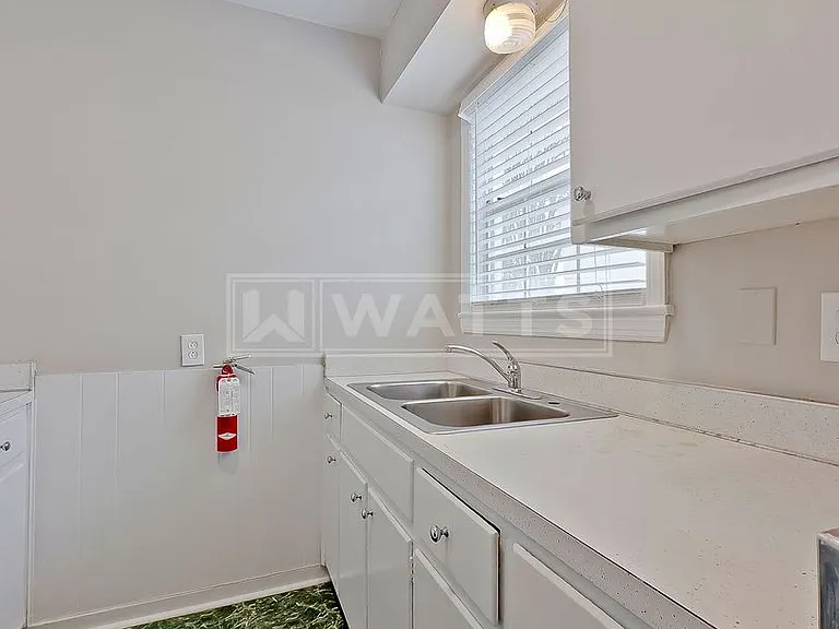 1905 Courtney Dr — Photo 7