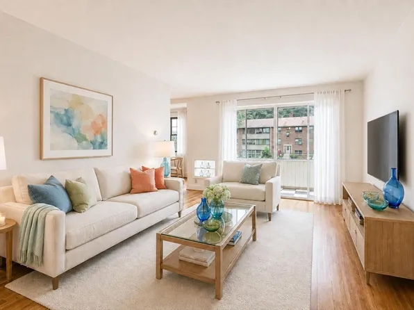 68 Preston St APT 2C, Wakefield, MA 01880