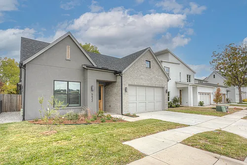5622 Oaks Ln Photo 1