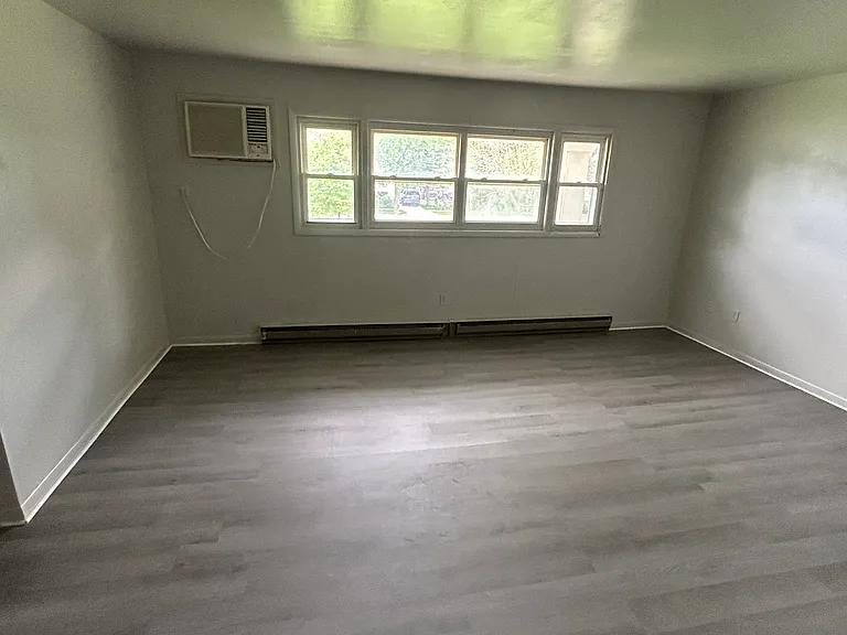 100 E Market St #5 — Photo 2