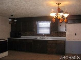 598 N State St, Crooksville, OH 43731