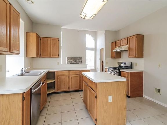 3rd image of 6509 White Oak Dr