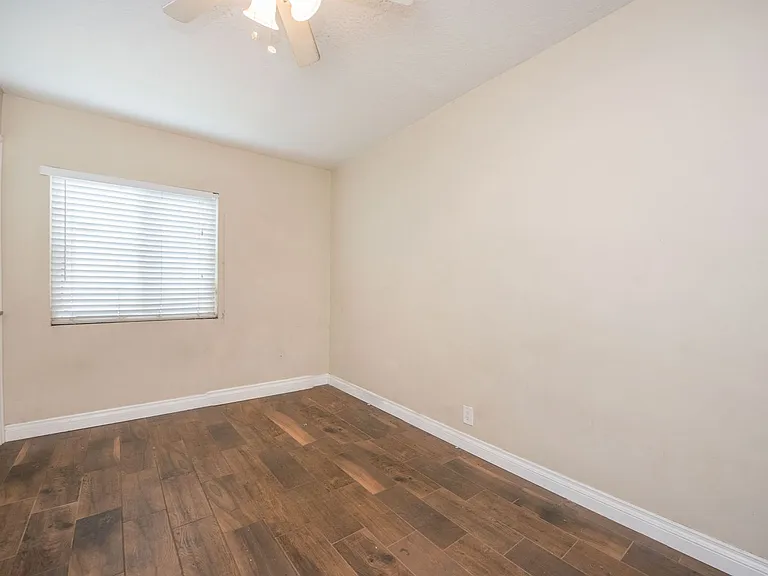 12511 Columbia Way — Photo 5