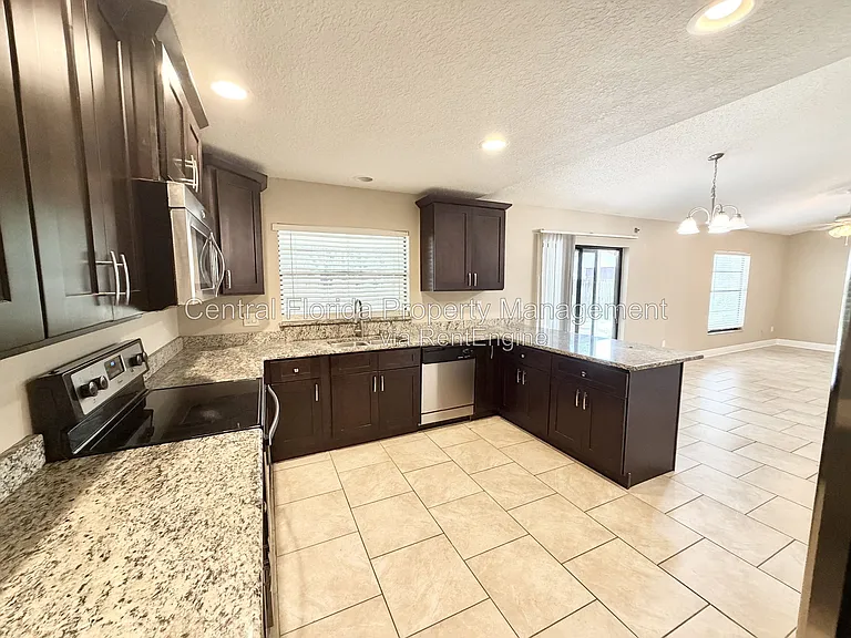 2925 Amroth Pl — Photo 4