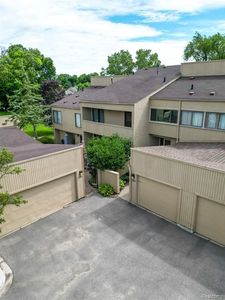 7338 Balsam Ct, West Bloomfield, MI, 48322