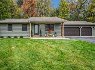 300 Pinehill Dr, Galesburg, MI