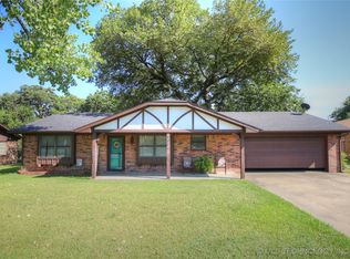 106 Parkway Plz, Madill, OK 73446