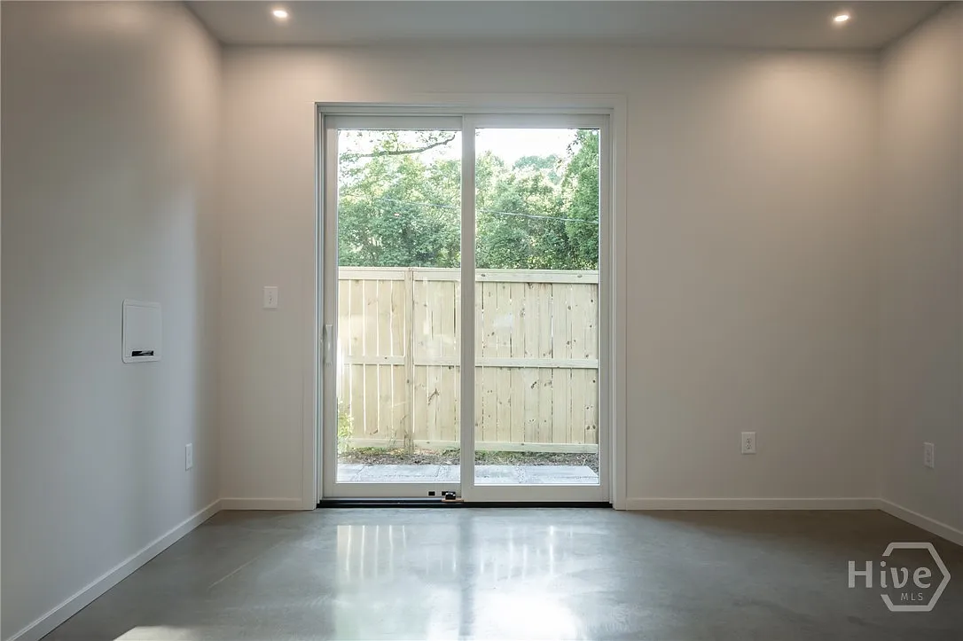 2 bed, 1.5 bath, 900 sqft, $1,800 — Photo 3