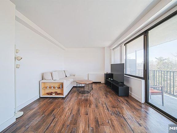 2nd image of 277 Prospect Ave APT 4A