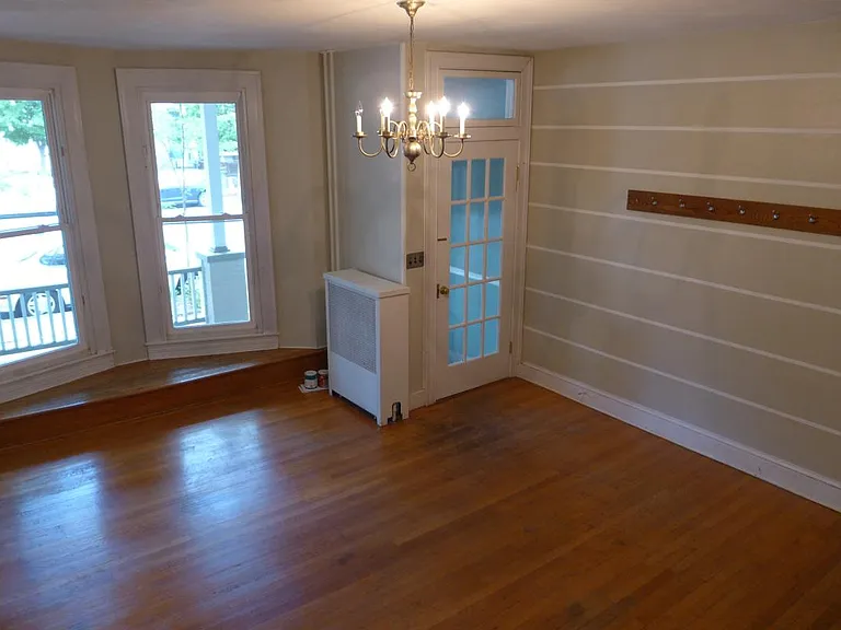 2934 Huntingdon Ave — Photo 1