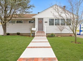 1663 Meadowbrook Rd, Merrick, NY 11566