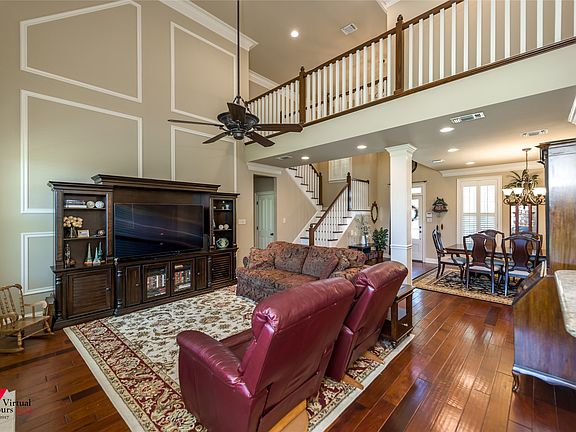 4th image of 605 Parlange Cir